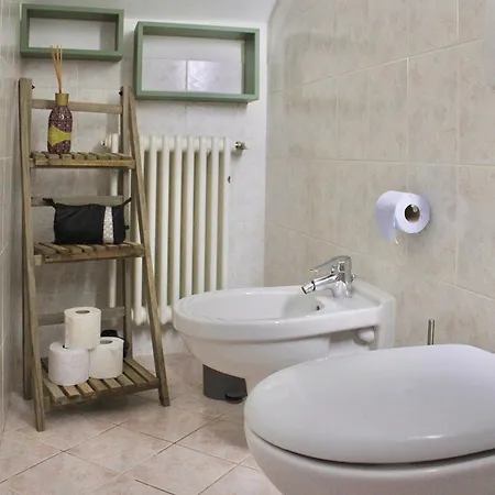 The Painter's Nest With Private Garden 아파트 시마