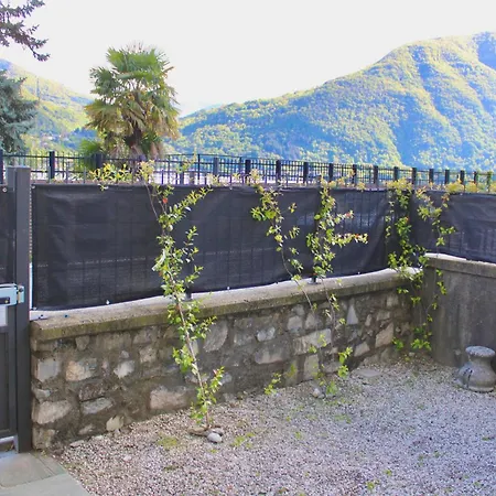The Painter's Nest With Private Garden 아파트