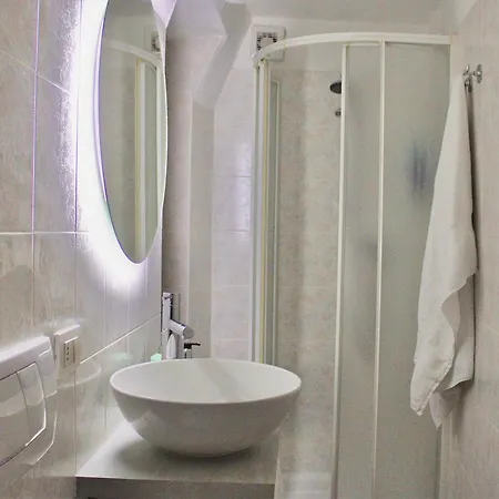 The Painter's Nest With Private Garden 아파트 *